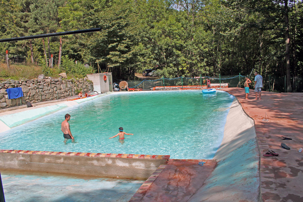 Camping Le P'Tit Bonheur Escaro Exterior foto