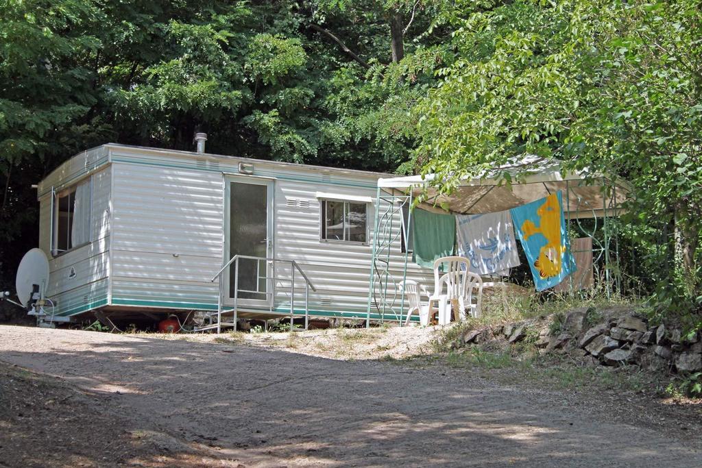 Camping Le P'Tit Bonheur Escaro Quarto foto